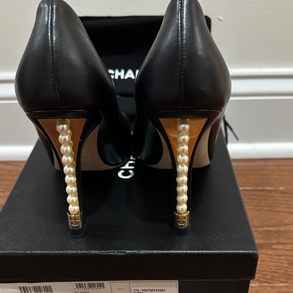 CHANEL Black Heels with Pearl Accent 37.5 BNIB Ultra Rare Authentic - Picture 3 of 11